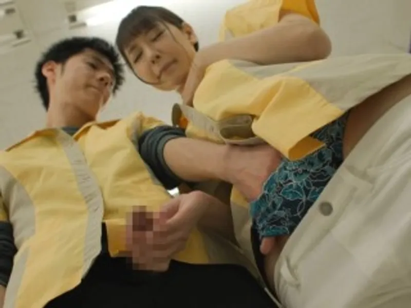 điên cuồng quan hệ cô đồng nghiệp nứng trong siêu thị mini